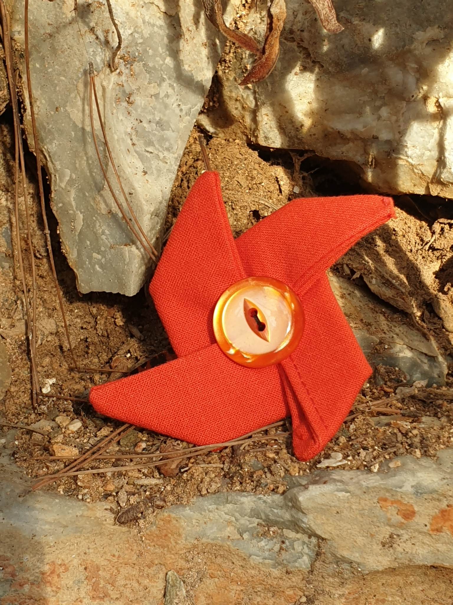 Petite pince à cheveux origami moulin rouge